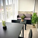 Bel A 2 Min De La A Apartment